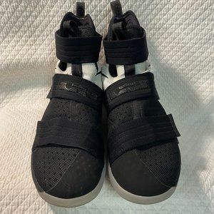 Nike LeBron Zoom Soldier 10 Black & White, Size 11 (rare)